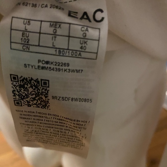 ⚡️Guess Mens fitted Graphic TSHIRT - Picture 7 of 7